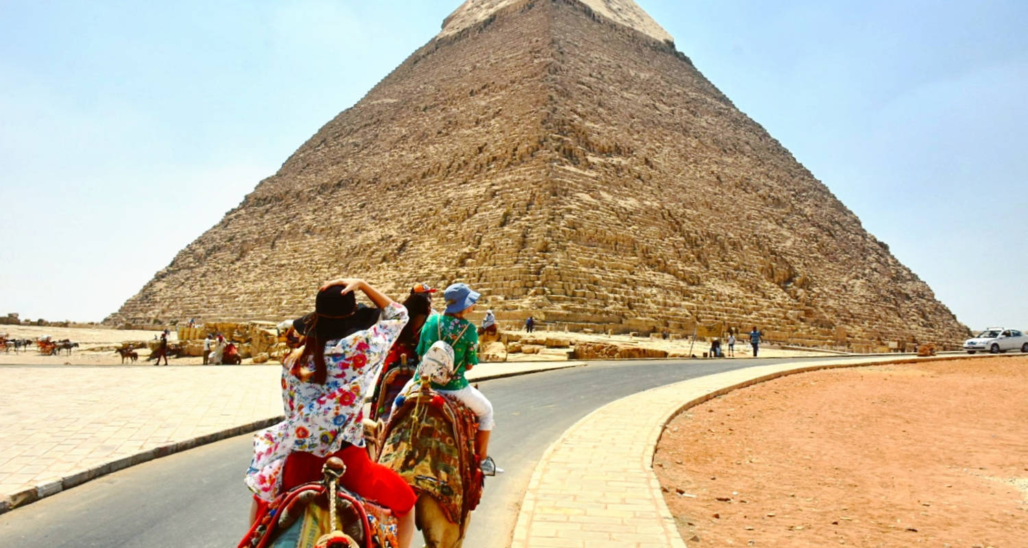 Giza Pyramids, Memphis, and Sakkara Day Trip